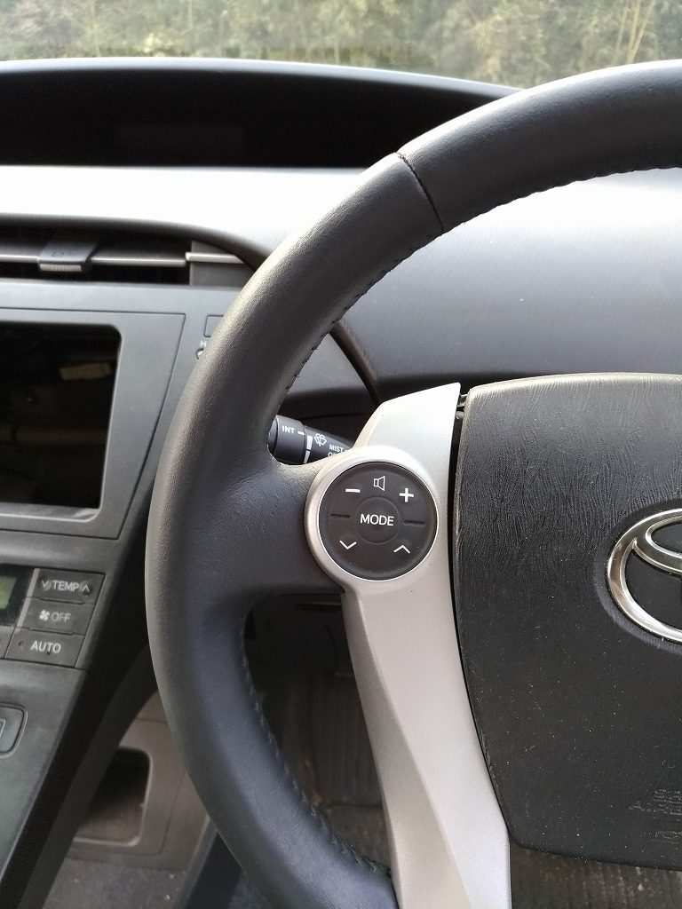 プリウス 革ハンドル 剥がれ 修理 施工後