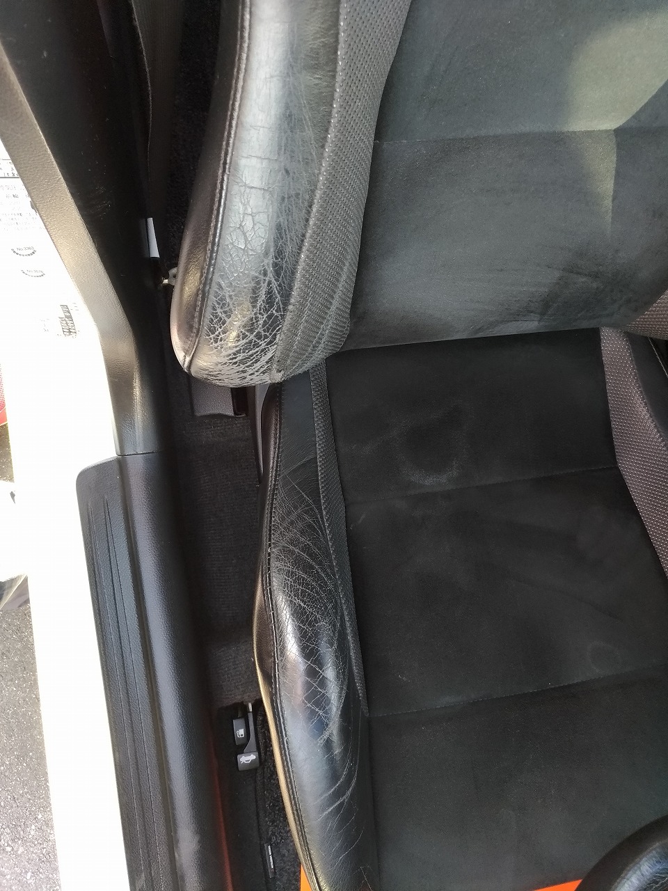 純正レカロ ハーフレザーシート 劣化 の リペア 岡山 倉敷 で自動車の内装修理とヘッドライトリペアでお困りなら トータルリペア リペスタ 純正レカロ ハーフレザーシート 劣化 の リペア 岡山 倉敷 で自動車の内装修理とヘッドライトリペアでお困りなら トータルリペア リペスタ