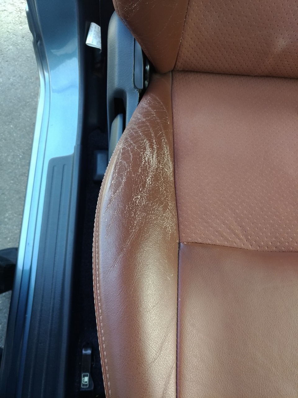 ジムニー レザーシート リペア 劣化 岡山 倉敷 で自動車の内装修理とヘッドライトリペアでお困りなら トータルリペア リペスタ ジムニー レザーシート リペア 劣化 岡山 倉敷 で自動車の内装修理とヘッドライトリペアでお困りなら トータルリペア リペスタ