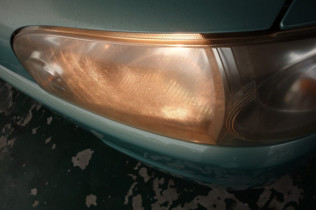 ヘッドライト クラック除去 前