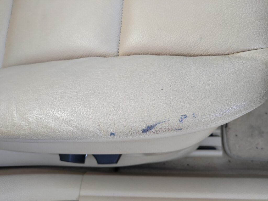 BMW レザーシート インク汚れ リペア