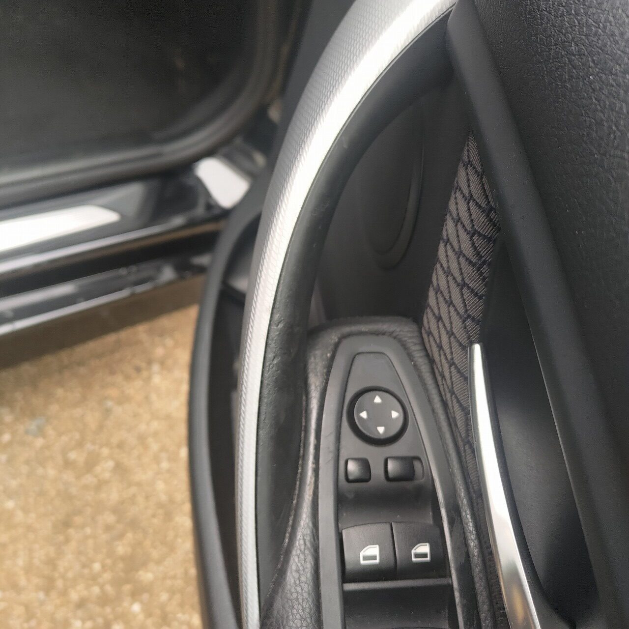 BMW F30 ドアグリップ交換
