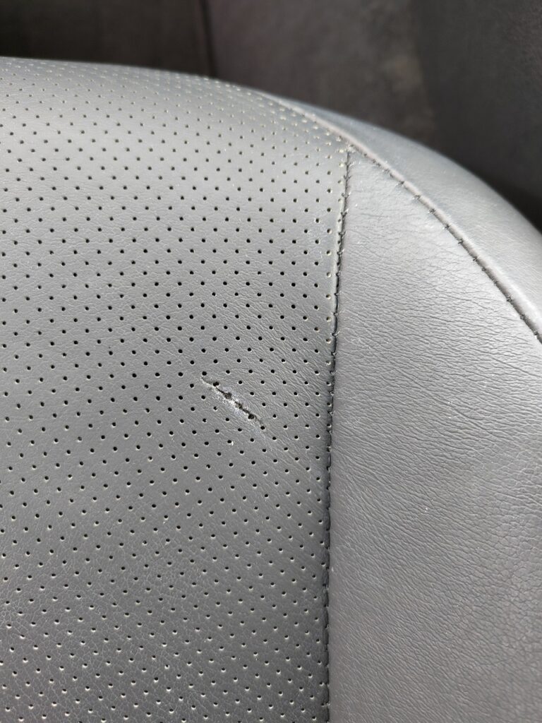 プリウス パンチングレザー リペア