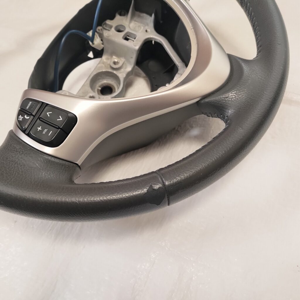 ワゴンR ステアリング 表皮剥がれ