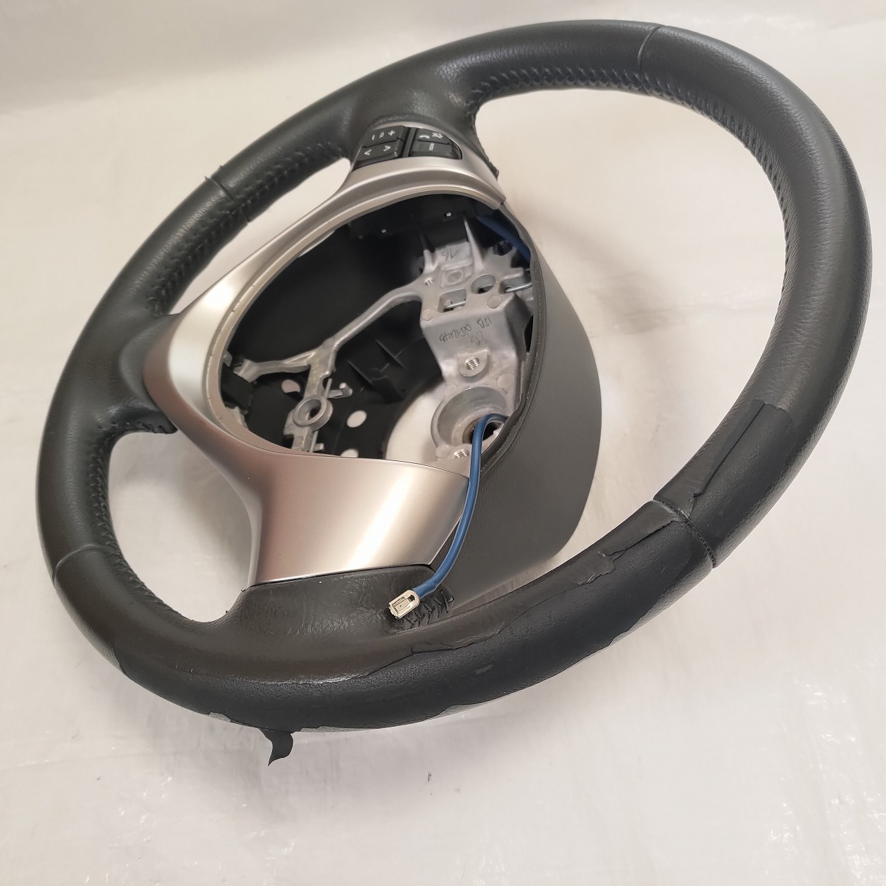 ワゴンR ステアリング 表皮剥がれ の リペア