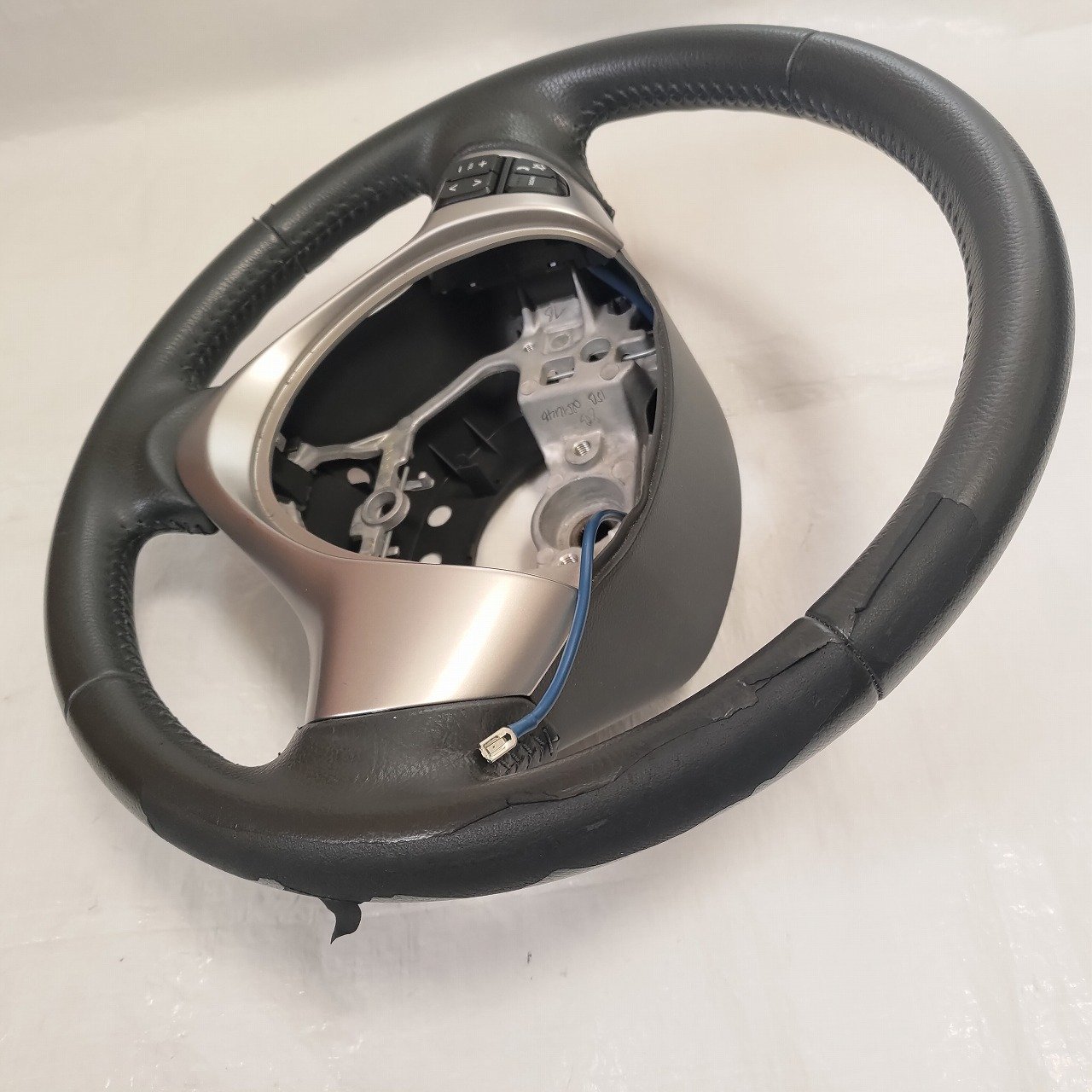 ワゴンR ステアリング 表皮剥がれ の リペア