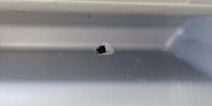 ダッシュボード　穴　リペア